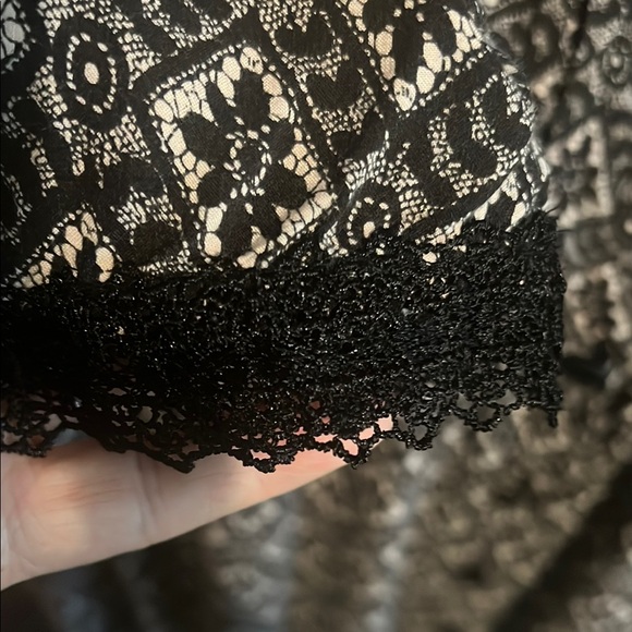 Betsey Johnson Black and White Relaxed Blouse with Mandarin Collar - Picture 4 of 7